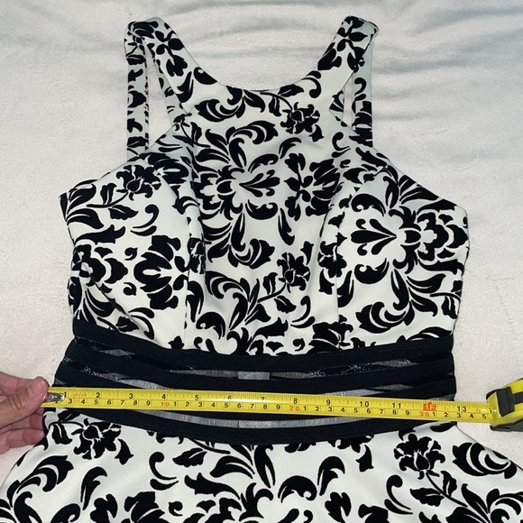 Black & White Velvet Textured Damask Filigree Dress - Picture 4 of 11